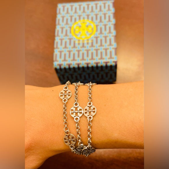 Tory Burch logo round silver triple chain bracelet - Picture 2 of 4